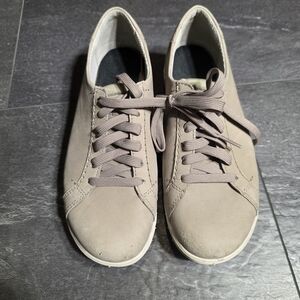 Men's Casual Tan Sneakers